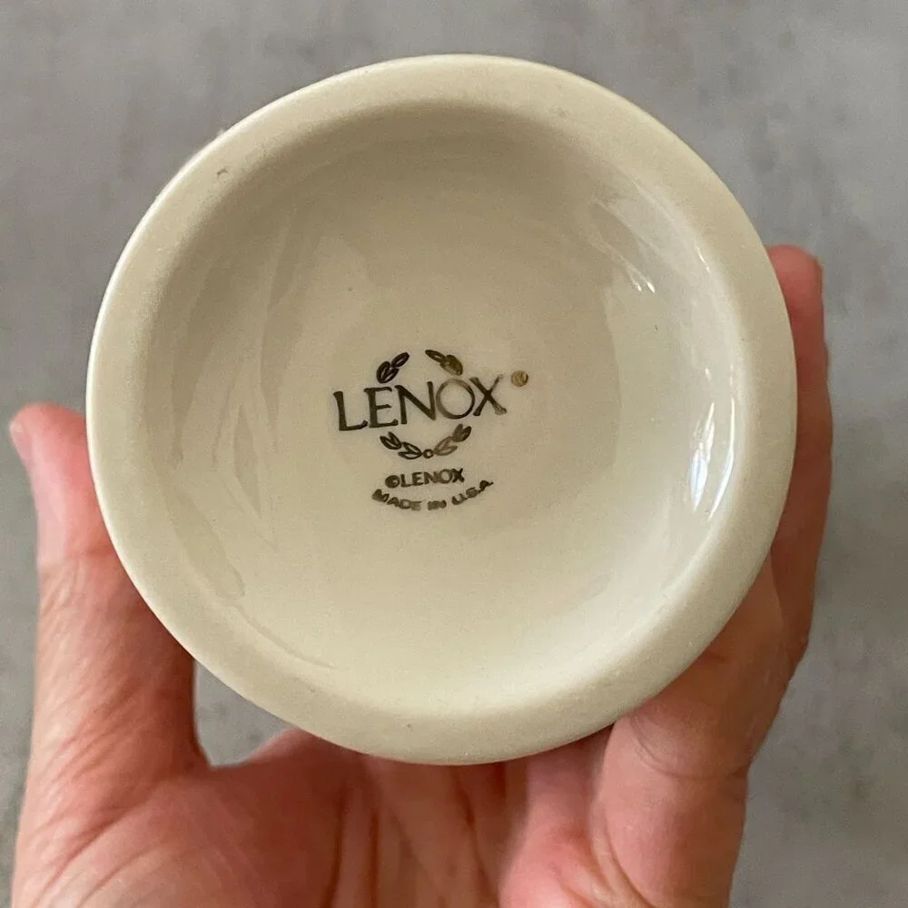 Lenox Vintage Georgian Collection Cream Gold Rim Embossed 7
